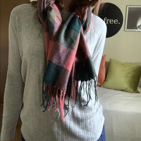 💛Pink, gray, and black plaid scarf, warm and cozy - Picture 5 of 7